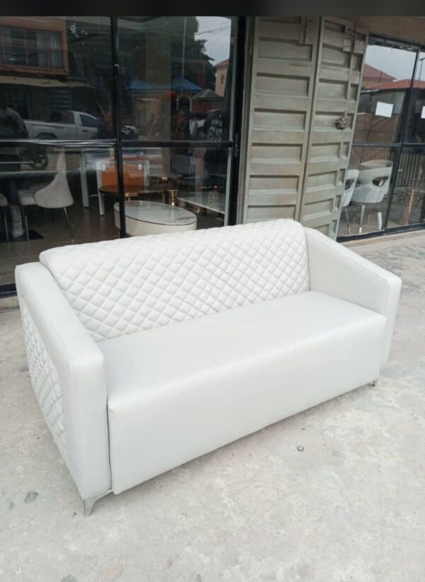 2 SEATER LEATHER CHAIR